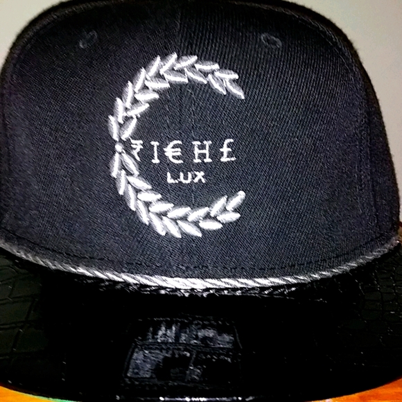 😎 Snapback - Picture 2 of 2